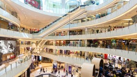 video del hyperlapse 4k della gente che compera in un centro commerciale in Hong Kong video del hyperlapse 4k della gente che compera in un centro commerciale in Hong Kong