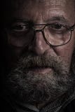 Vieil homme avec les verres et la barbe Effet de Dragan photo stock Vieil homme avec les verres et la barbe Effet de Dragan photo stock