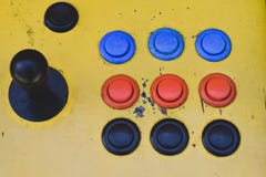 Vieille manette et boutons colorés d'une machine à sous photos stock Vieille manette et boutons colorés d'une machine à sous photos stock