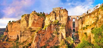 Vieille ville de Ronda au coucher du soleil en Andalousie, Espagne photos stock Vieille ville de Ronda au coucher du soleil en Andalousie, Espagne photos stock