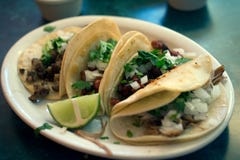 Vier taco's op een plaat Vier taco's op een plaat
