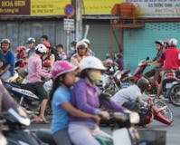 Vietnamesisk trafikpolis på vägolyckan arkivbilder Vietnamesisk trafikpolis på vägolyckan arkivbilder