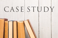Vieux et utilisés livres de livre cartonné ou manuels et étude de cas des textes photo stock Vieux et utilisés livres de livre cartonné ou manuels et étude de cas des textes photo stock