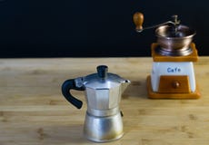 Vieux fabricant de café de Moka d'Italien photo libre de droits Vieux fabricant de café de Moka d'Italien photo libre de droits