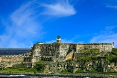 Vieux fort sous Nice le ciel photographie stock libre de droits Vieux fort sous Nice le ciel photographie stock libre de droits