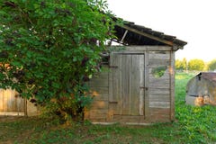 Vieux hangar en bois photographie stock libre de droits Vieux hangar en bois photographie stock libre de droits