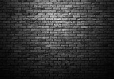 Vieux mur de briques faiblement allumé