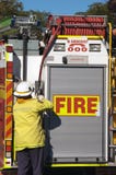 Vigile del fuoco ed autopompa antincendio immagini stock libere da diritti Vigile del fuoco ed autopompa antincendio immagini stock libere da diritti