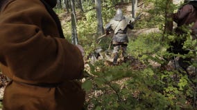 Vikingos que corren en el bosque a la lucha en una batalla metrajes Vikingos que corren en el bosque a la lucha en una batalla metrajes