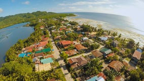 Vila filipino remota Silhueta do homem de negócio Cowering A ilha de Bohol Cidade de Anda fotografia de stock Vila filipino remota Silhueta do homem de negócio Cowering A ilha de Bohol Cidade de Anda fotografia de stock