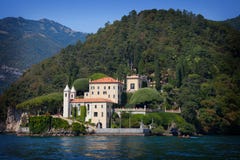 villa för balbianellocomoitaly lake royaltyfri bild villa för balbianellocomoitaly lake royaltyfri bild