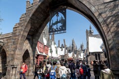Village de Hogsmeade en Harry Potter Attraction Zone dans le studio universel Japon image libre de droits Village de Hogsmeade en Harry Potter Attraction Zone dans le studio universel Japon image libre de droits