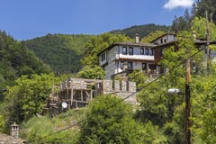 Village de Kosovo avec les maisons du 19?me si?cle authentiques, r?gion de Plovdiv, Bulgarie photo stock Village de Kosovo avec les maisons du 19?me si?cle authentiques, r?gion de Plovdiv, Bulgarie photo stock