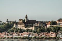 Village du côté de lac photographie stock Village du côté de lac photographie stock