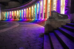 Ville de Naples, Piazza Plebiscito la nuit, fierté gaie Ville de Naples, Piazza Plebiscito la nuit, fierté gaie