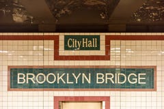 Ville de pont de Brooklyn Hall Subway Station - New York City photo libre de droits Ville de pont de Brooklyn Hall Subway Station - New York City photo libre de droits