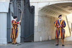 Ville du Vatican, Rome/Italie - 24 août 2018 : Garde cérémonieuse à Vatican images stock Ville du Vatican, Rome/Italie - 24 août 2018 : Garde cérémonieuse à Vatican images stock