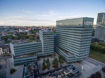 VILNIUS, LITUANIA - 14 AGOSTO 2018: Costruzione della Banca di Luminor a Vilnius, Lituania immagine stock libera da diritti VILNIUS, LITUANIA - 14 AGOSTO 2018: Costruzione della Banca di Luminor a Vilnius, Lituania immagine stock libera da diritti