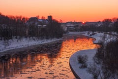 Vilnius stad på vintern i aftonen arkivfoto Vilnius stad på vintern i aftonen arkivfoto