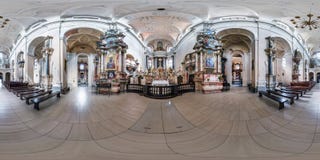 VILNIUS, ΛΙΘΟΥΑΝΙΑ - ΤΟ ΜΆΙΟ ΤΟΥ 2019: Πλήρες σφαιρικό άνευ ραφής πανόραμα hdri 360 βαθμοί γωνίας μέσα στο εσωτερικό παλαιού μπαρ στοκ φωτογραφία με δικαίωμα ελεύθερης χρήσης VILNIUS, ΛΙΘΟΥΑΝΙΑ - ΤΟ ΜΆΙΟ ΤΟΥ 2019: Πλήρες σφαιρικό άνευ ραφής πανόραμα hdri 360 βαθμοί γωνίας μέσα στο εσωτερικό παλαιού μπαρ στοκ φωτογραφία με δικαίωμα ελεύθερης χρήσης