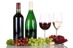 Vin dans des bouteilles sur le blanc photographie stock Vin dans des bouteilles sur le blanc photographie stock