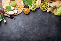Vin, raisin, fromage et miel Images stock Vin, raisin, fromage et miel Images stock