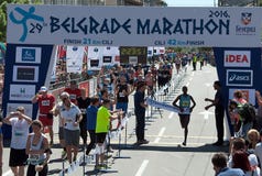 Vincitore della maratona per gli uomini immagini stock libere da diritti Vincitore della maratona per gli uomini immagini stock libere da diritti