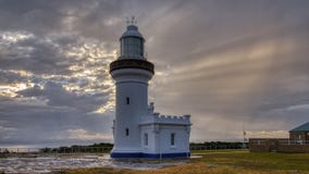 Vinkelr?tt ljus f?r punkt i det Beecroft vapenomr?det i Jervis Bay, NSW, Australien royaltyfri foto Vinkelr?tt ljus f?r punkt i det Beecroft vapenomr?det i Jervis Bay, NSW, Australien royaltyfri foto