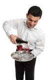 Vino de colada del camarero o del criado fotografía de archivo libre de regalías Vino de colada del camarero o del criado fotografía de archivo libre de regalías