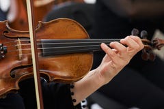 Violoniste Playing Classical Violin de femmes image libre de droits Violoniste Playing Classical Violin de femmes image libre de droits