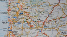 Visão Mais Detalhada Do Mapa De Espanha E Portugal Com As Ruas Das Várias  Cidades Milan Fevereiro De 2020 Video Estoque - Vídeo de cidade, estrada:  172375777