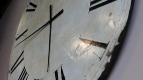 Visage d'horloge antique blanc image stock Visage d'horloge antique blanc image stock