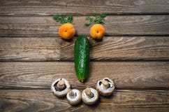 visage de sourire avec des légumes images stock visage de sourire avec des légumes images stock
