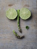 Visage heureux de légume et de fruit photographie stock libre de droits Visage heureux de légume et de fruit photographie stock libre de droits