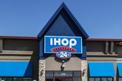 Vissers - Circa Mei 2017: Internationaal Huis van Pannekoeken IHOP is een Restaurantketting die een verscheidenheid van Ontbijt I stock fotografie Vissers - Circa Mei 2017: Internationaal Huis van Pannekoeken IHOP is een Restaurantketting die een verscheidenheid van Ontbijt I stock fotografie