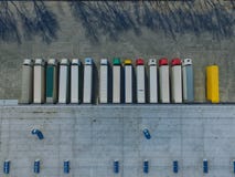 Vista aerea del magazzino delle merci Centro di logistica nella zona industriale della citt? da sopra fotografia stock Vista aerea del magazzino delle merci Centro di logistica nella zona industriale della citt? da sopra fotografia stock