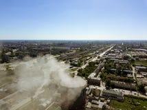 Vista aerea del tubo rosso e bianco dalla pianta immagine stock libera da diritti Vista aerea del tubo rosso e bianco dalla pianta immagine stock libera da diritti