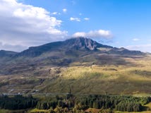 Vista aerea dell'uomo anziano di Storr in autunno - isola di Skye, Scozia fotografia stock libera da diritti Vista aerea dell'uomo anziano di Storr in autunno - isola di Skye, Scozia fotografia stock libera da diritti