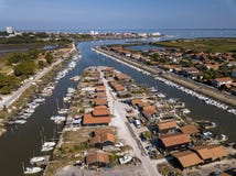 Vista aerea della porta dell'ostrica di La Teste, Bassin d “Arcachon, Francia fotografia stock libera da diritti Vista aerea della porta dell'ostrica di La Teste, Bassin d “Arcachon, Francia fotografia stock libera da diritti