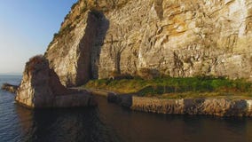 Vista aerea della spiaggia del Meta della costa di Sorrento, concetto di viaggio, spazio di tramonto per testo, viaggio vacanza i archivi video Vista aerea della spiaggia del Meta della costa di Sorrento, concetto di viaggio, spazio di tramonto per testo, viaggio vacanza i archivi video