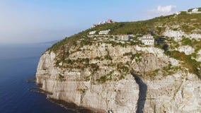 Vista aerea della spiaggia del Meta della costa di Sorrento, concetto di viaggio, spazio di tramonto per testo, viaggio vacanza i archivi video Vista aerea della spiaggia del Meta della costa di Sorrento, concetto di viaggio, spazio di tramonto per testo, viaggio vacanza i archivi video