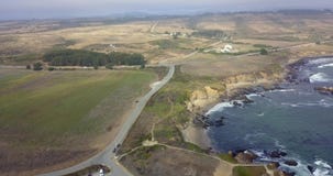 Vista aérea del faro del punto de la paloma en California Vista aérea del faro del punto de la paloma en California