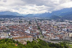 Vista aérea pitoresca da cidade de Grenoble, França Imagem de Stock Vista aérea pitoresca da cidade de Grenoble, França Imagem de Stock