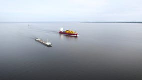 Vista aérea portacontenedores en el mar almacen de metraje de vídeo Vista aérea portacontenedores en el mar almacen de metraje de vídeo