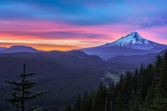 Vista bonito da capa da montagem em Oregon, EUA imagem de stock royalty free Vista bonito da capa da montagem em Oregon, EUA imagem de stock royalty free