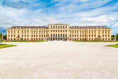 Vista classica del palazzo famoso di Schonbrunn, Vienna, Austria fotografia stock Vista classica del palazzo famoso di Schonbrunn, Vienna, Austria fotografia stock