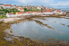 Vista cênico em Pittenweem, no pífano, na costa leste de Escócia foto de stock Vista cênico em Pittenweem, no pífano, na costa leste de Escócia foto de stock