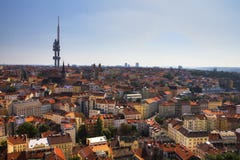 Vista da parte superior do memorial de Vitkov na paisagem de Praga em um dia ensolarado fotografia de stock Vista da parte superior do memorial de Vitkov na paisagem de Praga em um dia ensolarado fotografia de stock