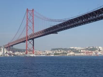 Vista da ponte do 25 de abril em Lisboa, Portugal, Europa fotografia de stock royalty free Vista da ponte do 25 de abril em Lisboa, Portugal, Europa fotografia de stock royalty free