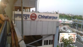 Vista dalla stazione della metropolitana del chattarpur immagini stock libere da diritti Vista dalla stazione della metropolitana del chattarpur immagini stock libere da diritti